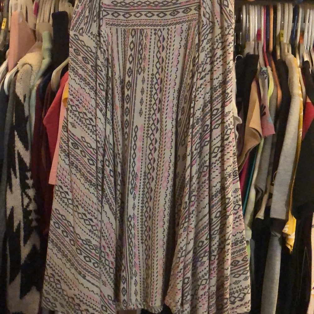 Very cute flowy lightweight dress. - Picture 8 of 8
